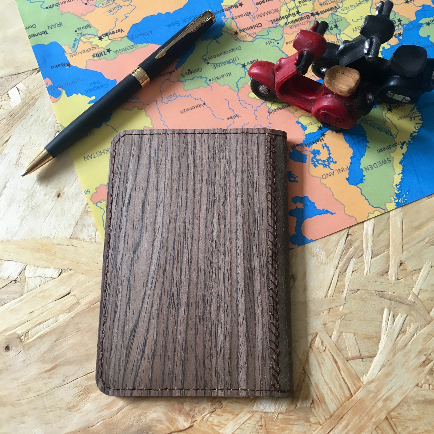 PASSPORT HOLDER (BROWN)